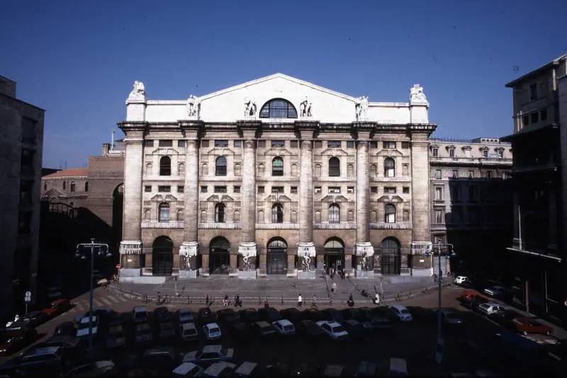 Avviso di "sfratto" per la Borsa: via da Piazza Affari dopo 90 anni