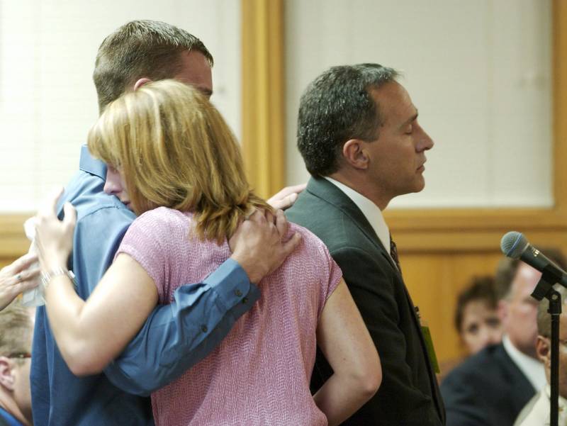 Alcuni parenti delle vittime durante il processo a Dennis Rader