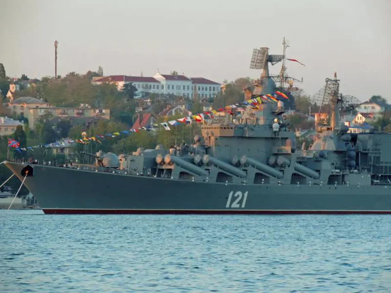 Il Moskva affondato dai missili di Kiev. "Putin è furibondo". L'allarme degli Usa sul conflitto atomico
