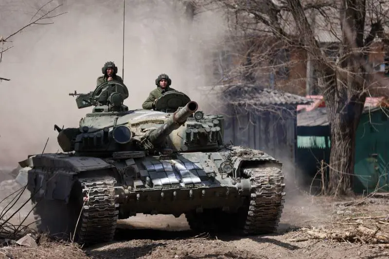"Legittimo colpirli", "Noi colpiamo Paesi Nato": è scontro Gb-Russia