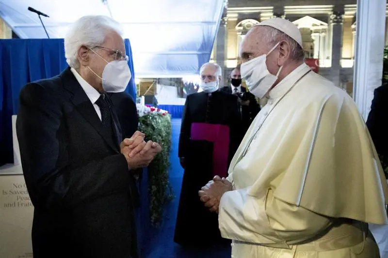 "In Ucraina calpestati i diritti umani": Mattarella scrive al Papa