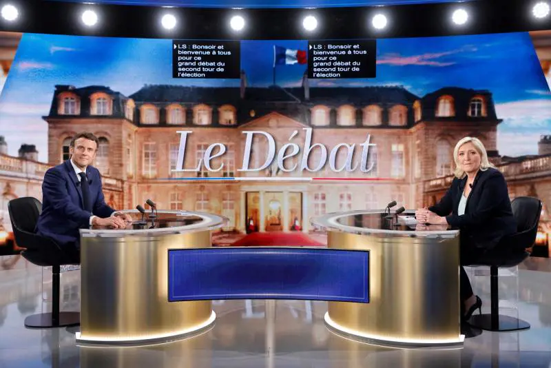 È il giorno del giudizio per Macron e Le Pen (all'ombra di Mélenchon)
