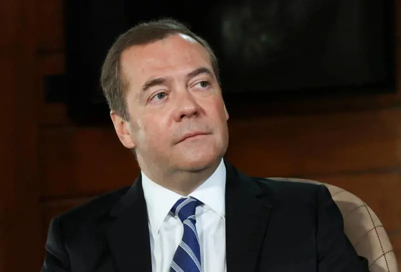 Medvedev stronca l'Italia e sbeffeggia il piano di pace. Di Maio: "Vuole la guerra"