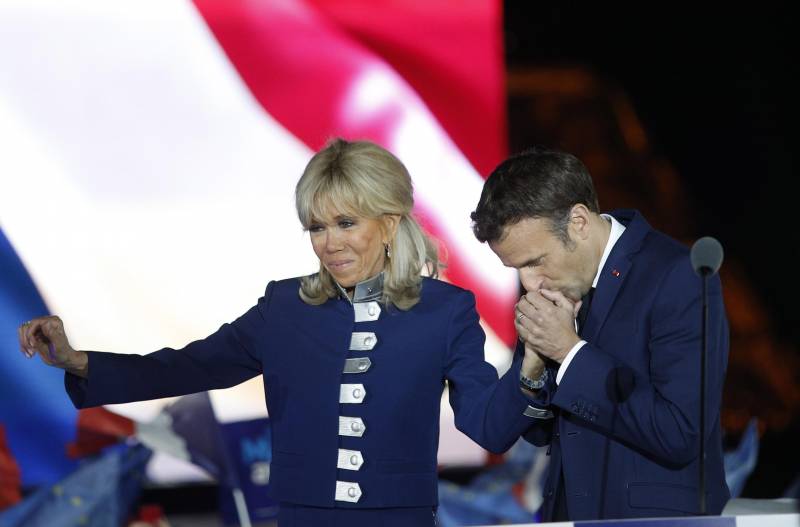 Brigitte ed Emmanuel Macron: una storia d'amore che supera lo "schiaffo"