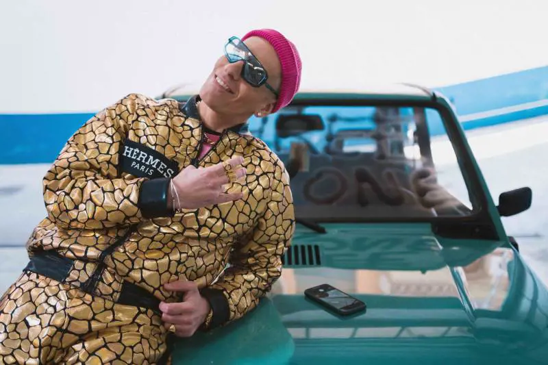 Three Mone: "Sono io la rivelazione dell’anno". Ma ecco chi è davvero il cantante