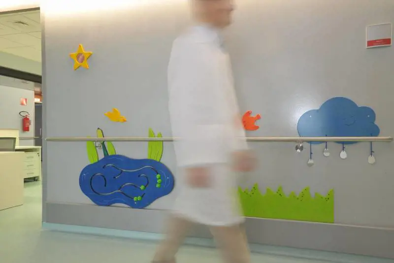 "Nulla di grave". Ma la bimba di 2 anni muore dopo tre giorni di agonia