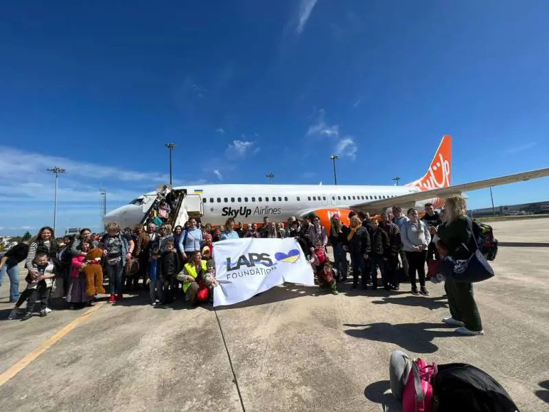 Affitta un Boeing e porta in salvo 150 ucraini: il bel gesto di Lapo Elkann