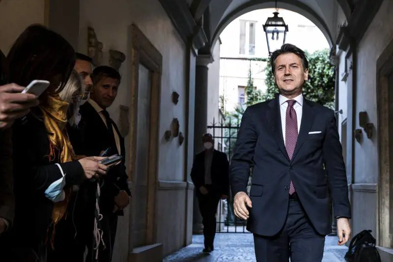 Conte "pacifista" come nei governi dell'Ulivo. La politica estera è impossibile a sinistra