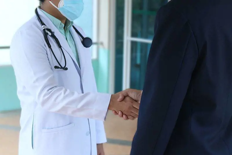“Deve fare una visita urgente”. E ti svuotano il portafoglio: attenzione alla truffa del finto Cup