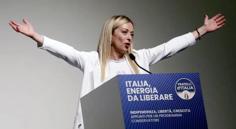 Meloni: "Salpiamo per un viaggio che ci porterà al governo"