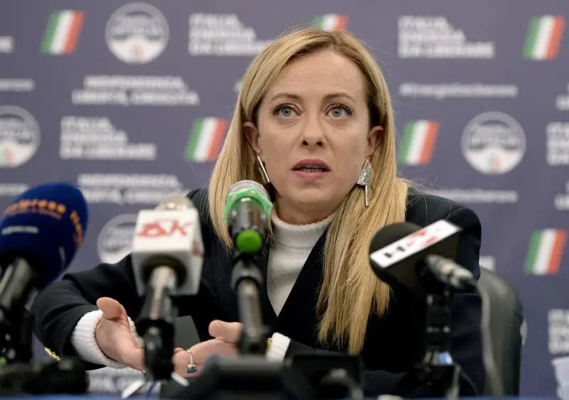 "È il mio mito", "Ti sbagli". Botta e risposta tra Letta e Meloni