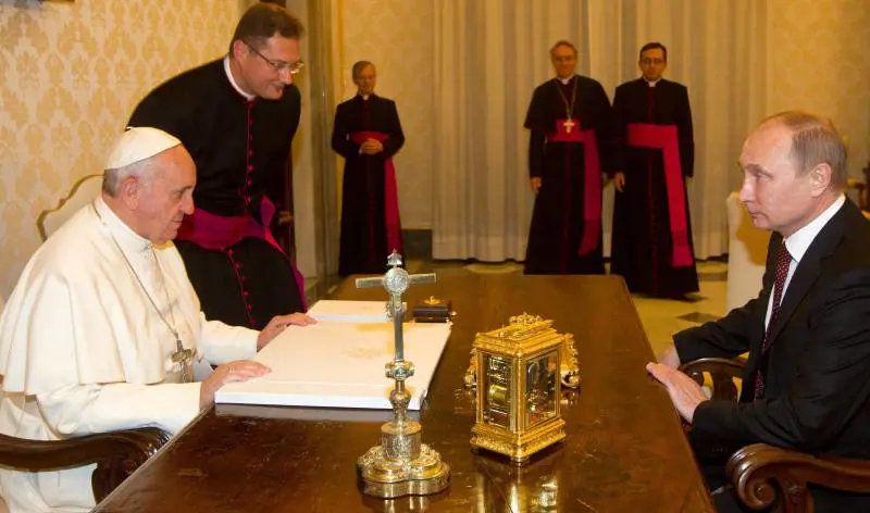 Ora l'ambasciatore russo apre alla visita di papa Francesco a Mosca
