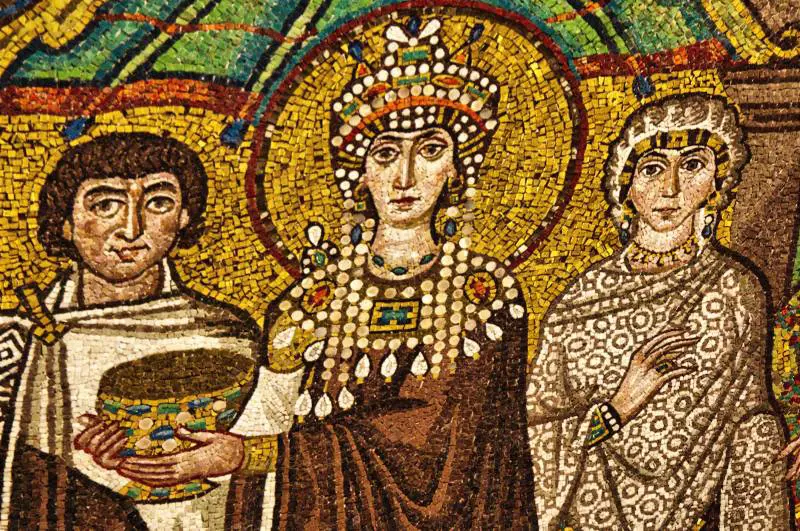 Il parco svenduto a Ravenna, i nani di ferragosto, le chiese vuote. Le parole della settimana