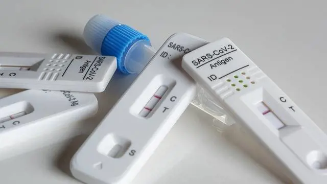Covid, le medicine da assumere a casa per combattere Omicron
