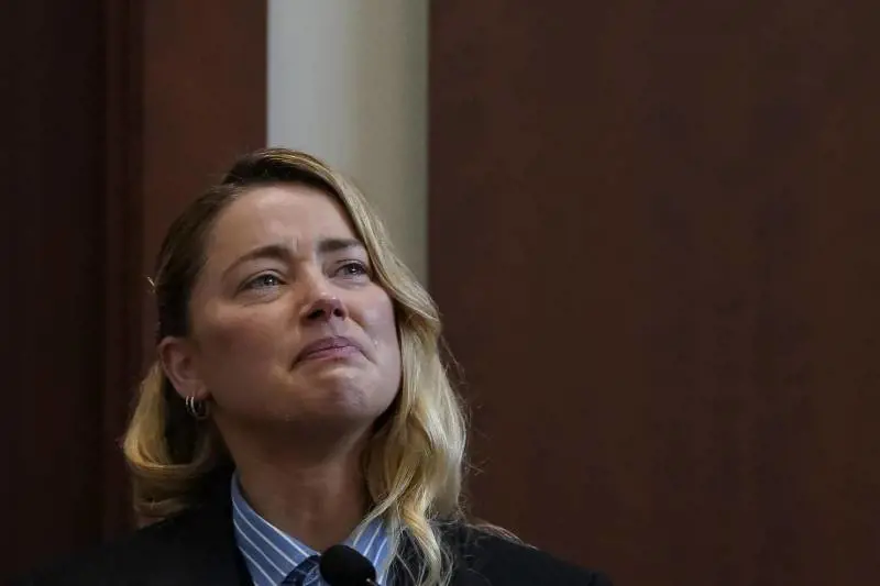 Amber Heard non si arrende e tira in ballo la libertà di espressione