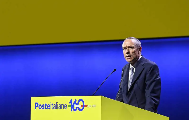 Poste-Vivendi, riavviato il dialogo. Sul tavolo il destino del 14% di Tim