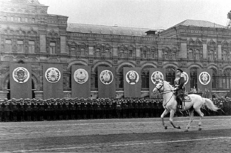 Zukov alla Parata della vittoria