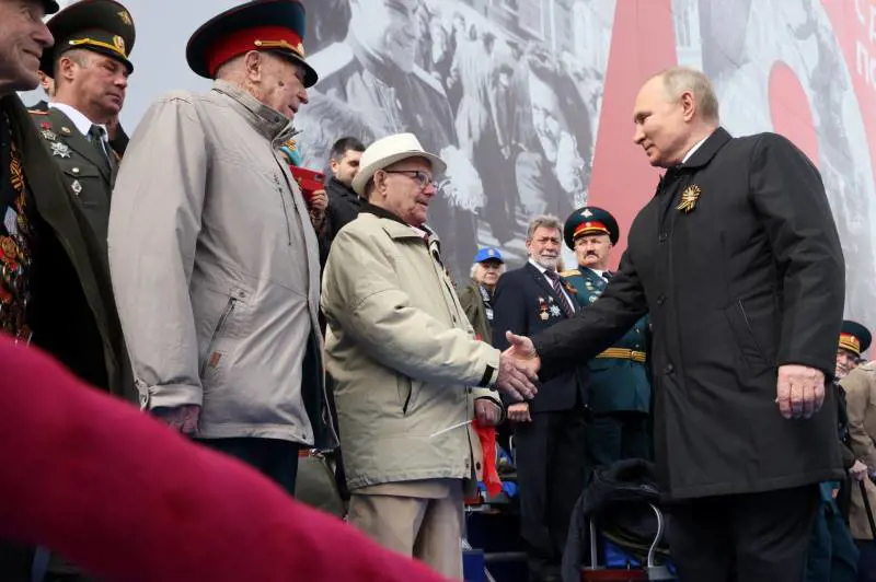 "Dalla Nato minaccia inammissibile ai nostri confini": Putin parla durante le celebrazioni del 9 maggio  