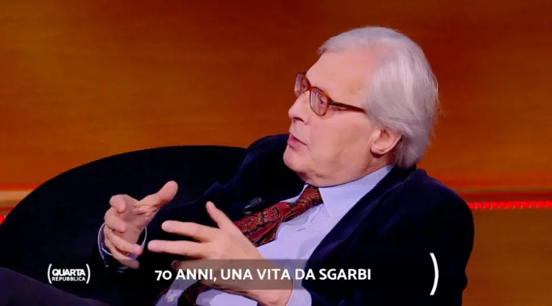 Sgarbi, l'invidia per Bonolis e Draghi: "Mi ha chiamato e mi sono fatto male"