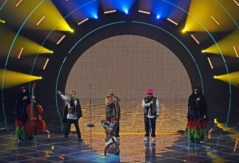 Standing ovation per la band ucraina che va dritta verso la vittoria
