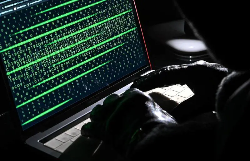 Foto strategiche rubate con un videogame: l'ultima beffa degli hacker russi