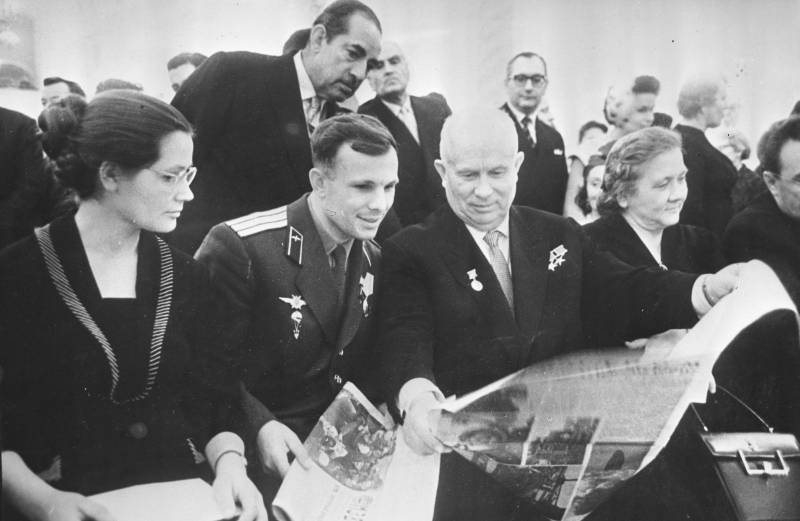 Gagarin con Krusciov