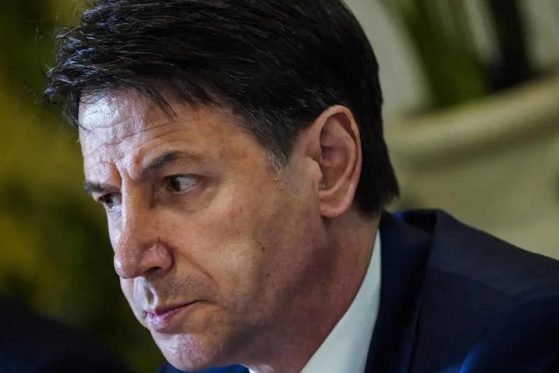 "Sosteniamo il governo", "Valutiamo se uscire". I fedeli di Conte già litigano