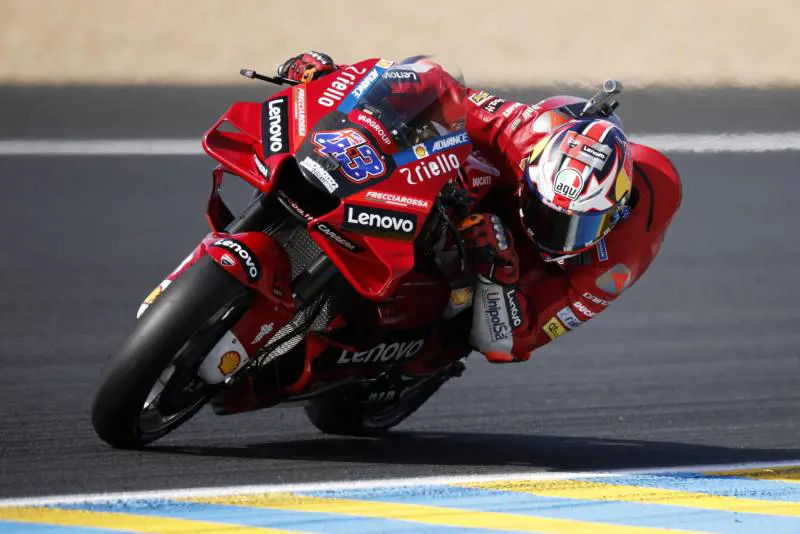 È un'Italia che impenna Ducati e Aprilia davanti e Bagnaia in pole