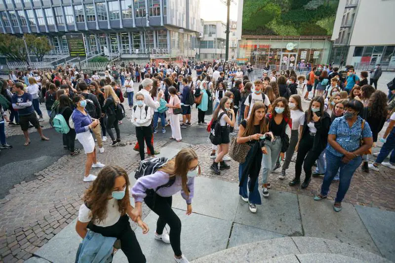 "Stop mascherine a scuola". Sì dei medici, Speranza apre
