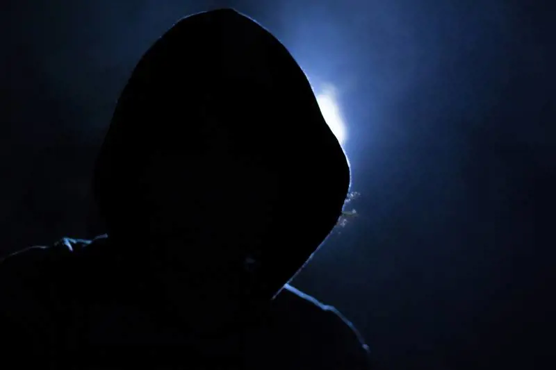 Affidavano la figlia di 10 anni allo zio, ma lui era l'orco violento