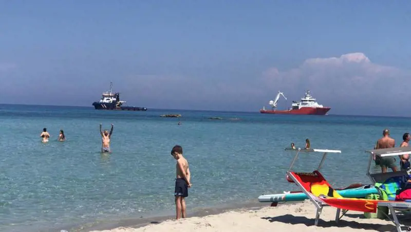 Bandiere blu e verdi per la spiaggia del Tap. Grillini sbugiardati