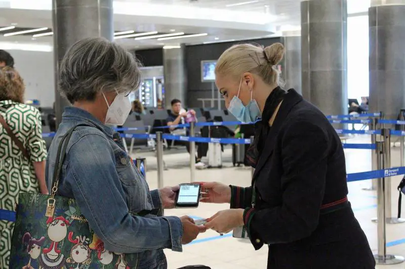 "Sei italiano? Il passaporto non basta". Ecco cosa succede a chi viaggia nel Regno Unito