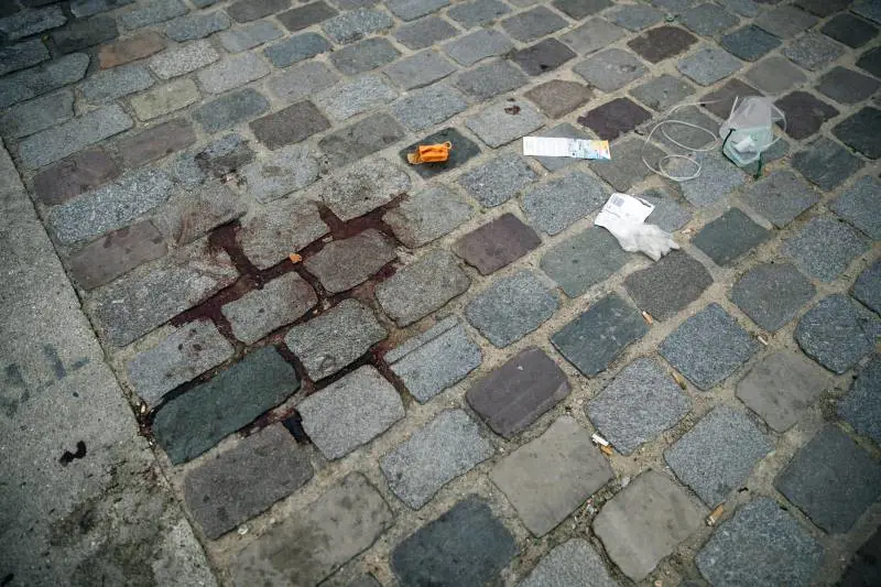 Accoltellato per 20 euro in un parco: fermato un 16enne