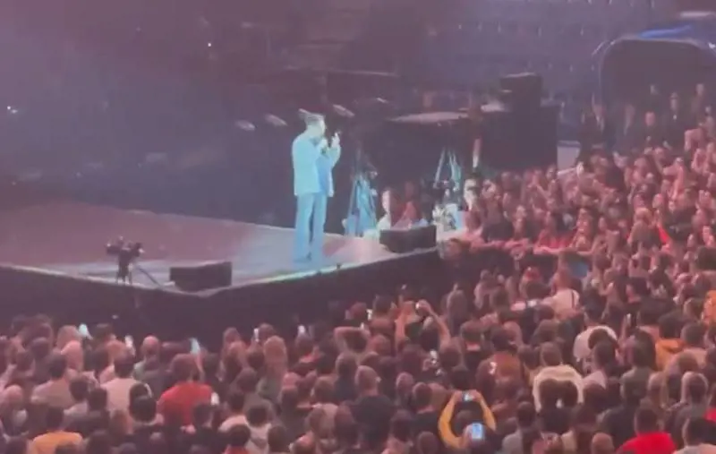 "Non dovete baciare il c... a Putin": le accuse del cantante russo allo zar