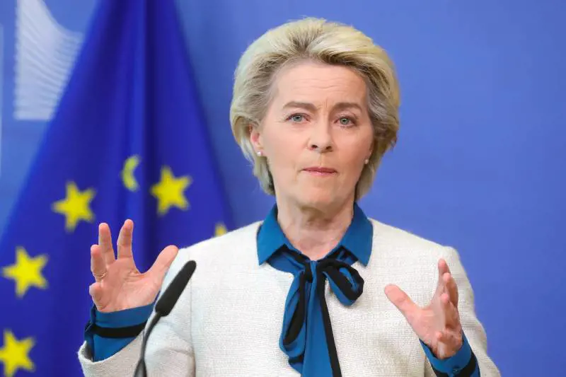 La Von der Leyen precisa: "Lavoriamo con tutti". Ma Salvini: "Si dimetta"