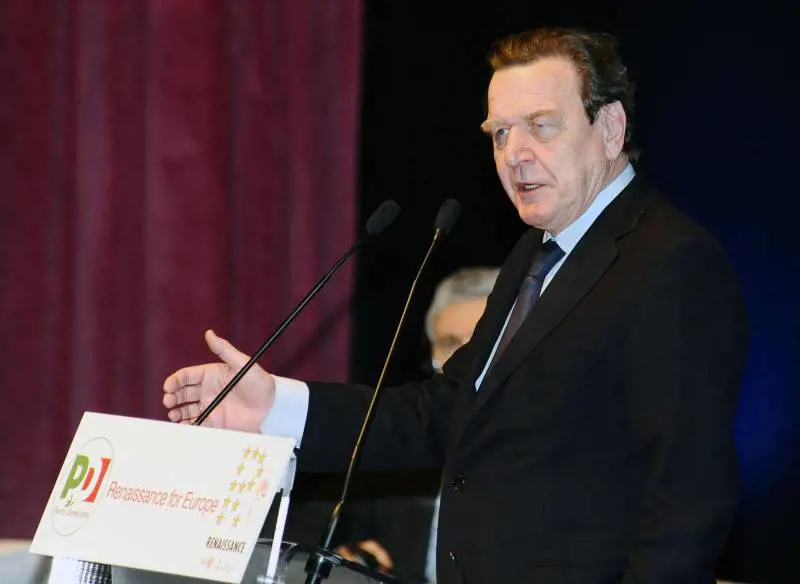 L'Ue chiede sanzioni pure su Schröder