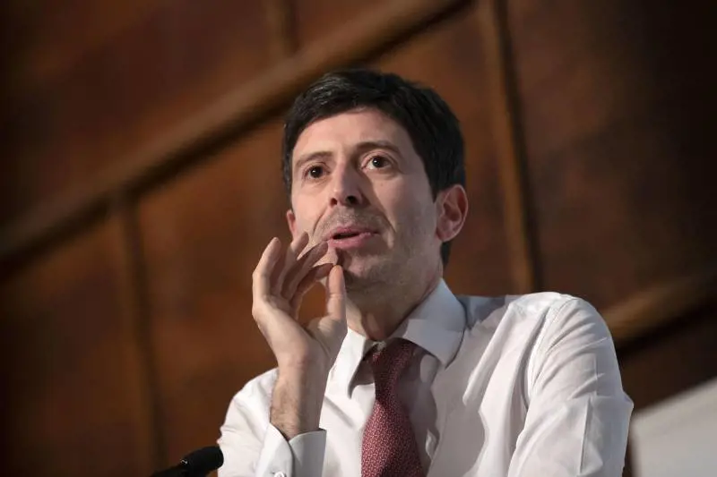 "Faccio la tessera Pd". Speranza torna all'ovile e invita pure Bersani e D'Alema