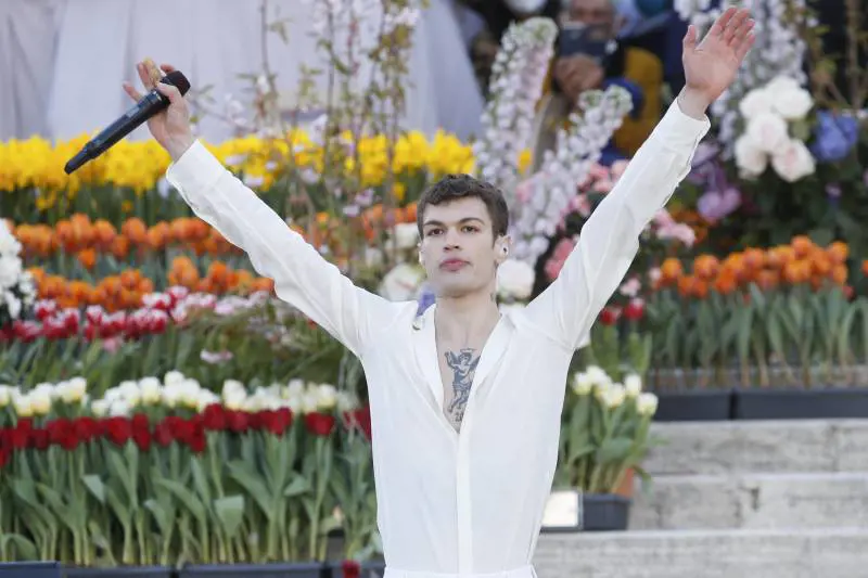 Tocca le parti intime di Blanco durante il concerto, scoppia la polemica: "Sono molestie"