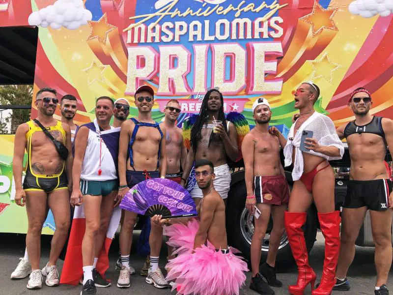 Così Netflix (ma non solo) si piega al diktat dell'orgoglio gay