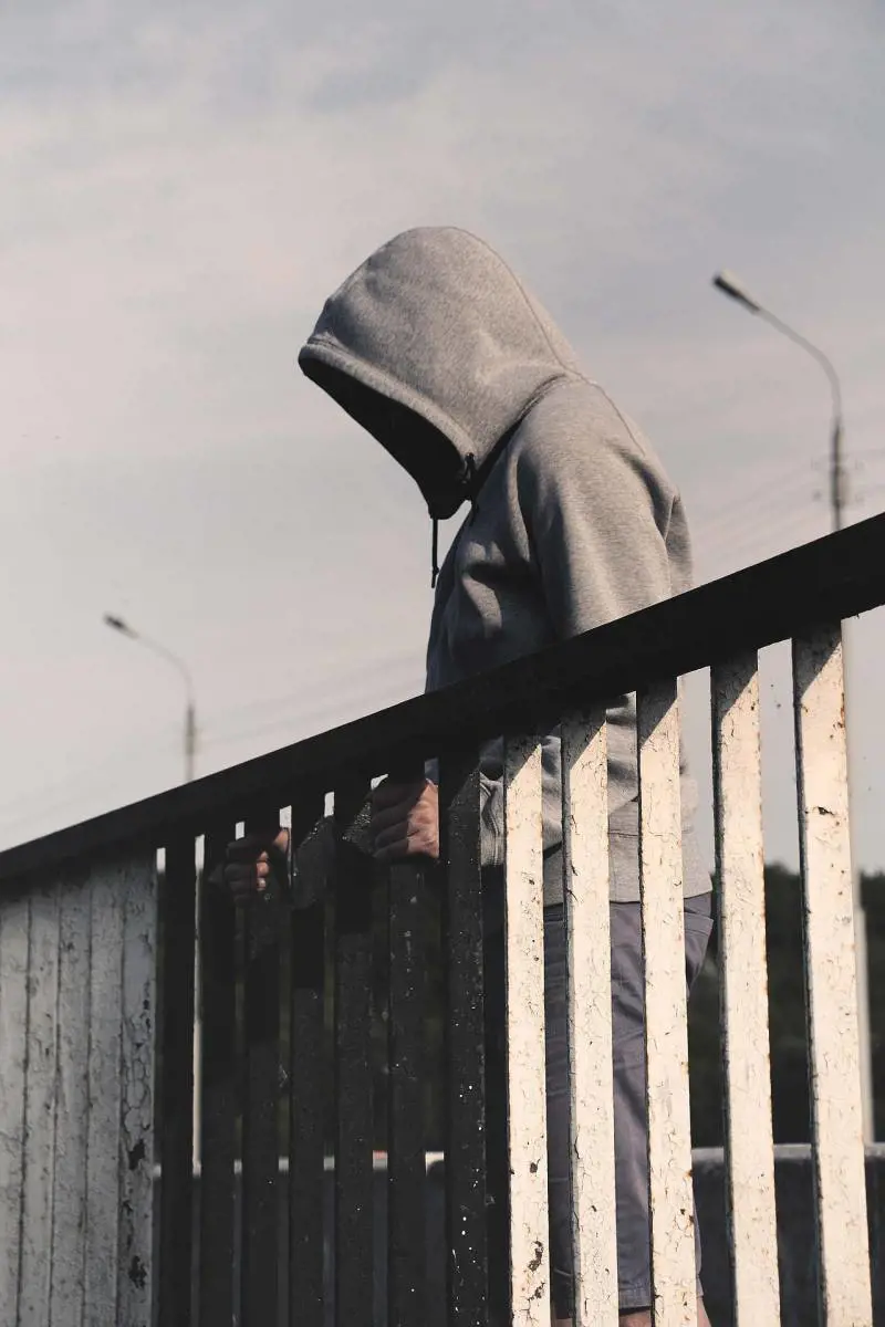 L'incubo di un uomo stalkerato dalla moglie: "Ho smesso di dormire"