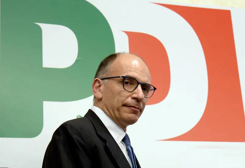 "Faccio il front runner", "Io ci sono". Lite Letta-Calenda sulla premiership