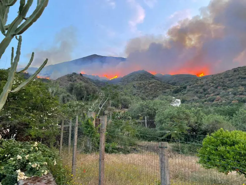 A fuoco Stromboli: "Colpa della serie con Ambra Angiolini"
