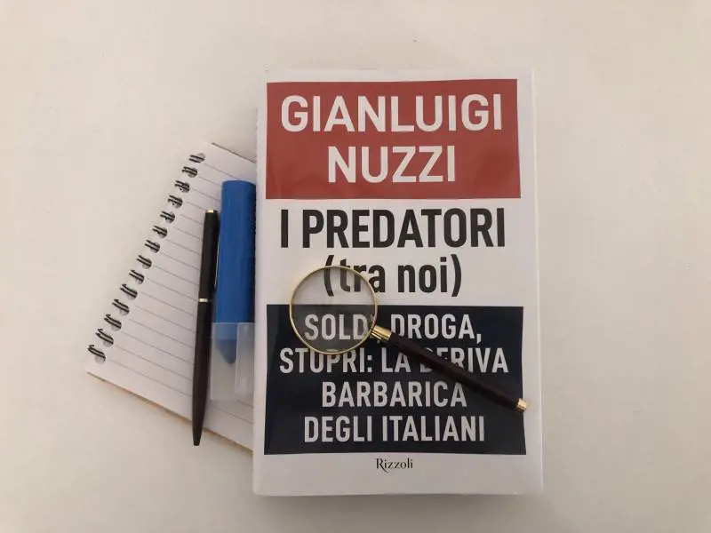 "Vanno su Plutone": chi sono i "predatori" che si mimetizzano tra di noi