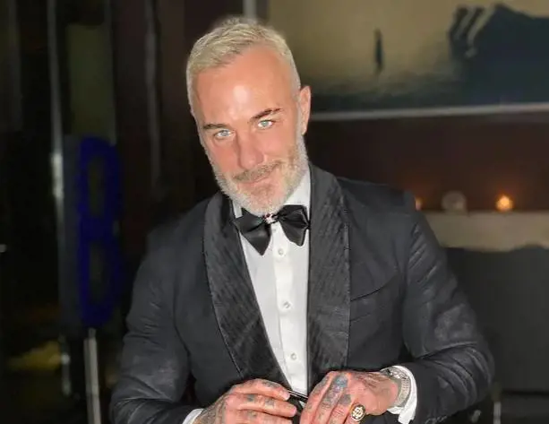 "Insulti se sbagliavo i balletti, turni massacranti": l'ex colf di Vacchi gli fa causa