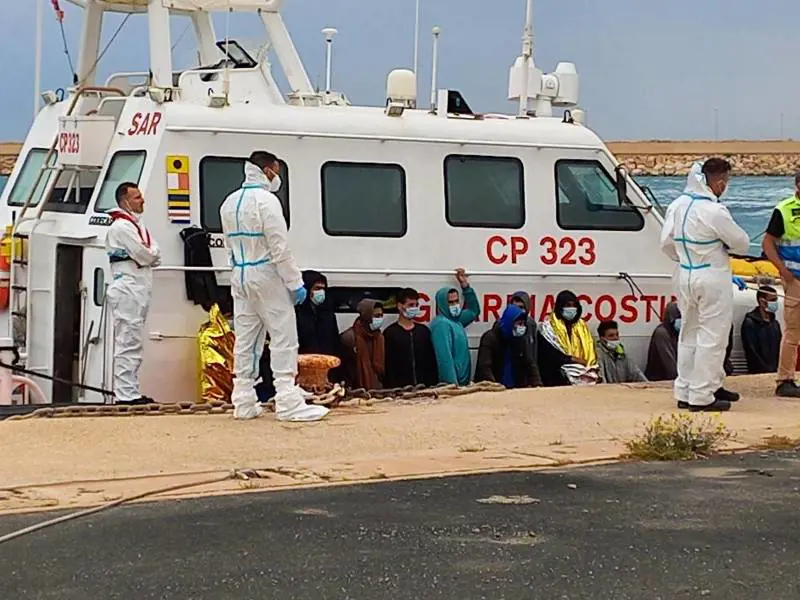 Migranti, la Lamorgese lancia l'allarme: "Flussi in aumento"