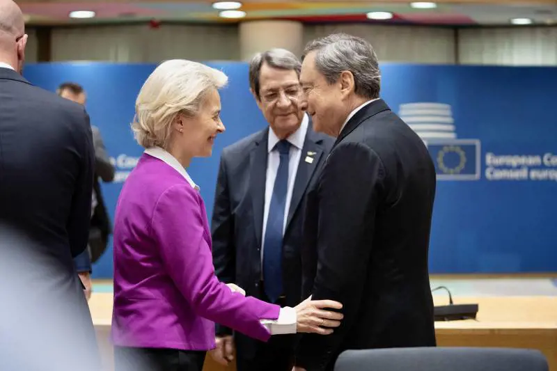L'Ue trova l'intesa sullo stop all'import del petrolio russo. Ma è una decisione piena di eccezioni