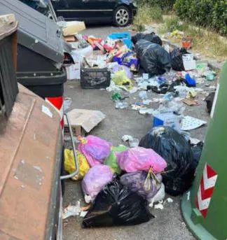 Capitale sommersa dalla monnezza: ora si svegliano anche i vip