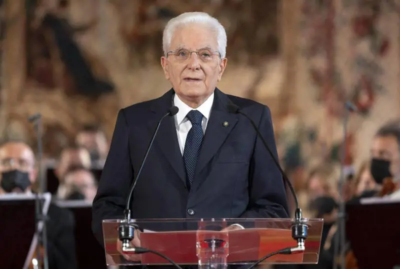 Mattarella striglia la Ue: "Sul gas è urgente una risposta" 