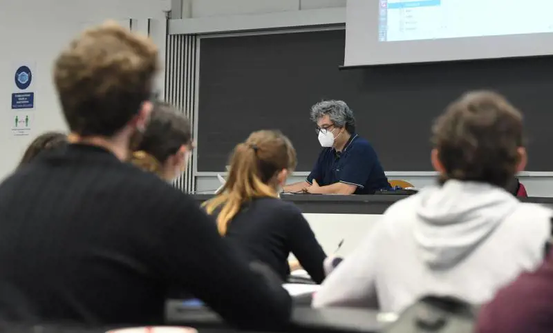 Università, le lezioni tornano tutte in presenza