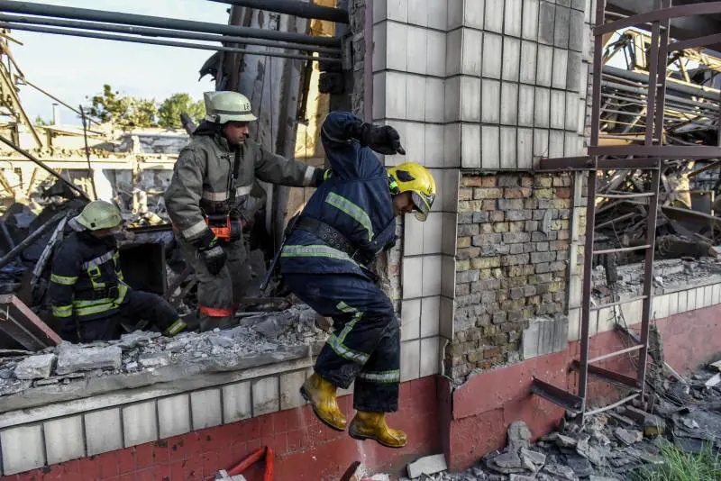 "Mosca sta consegnando i primi cadaveri dell'Azovstal" | La diretta della guerra